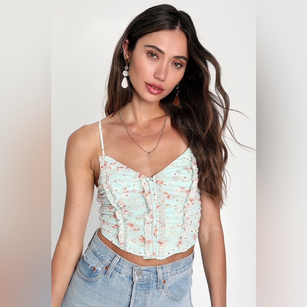 Lulus Weekend Impulse Light Blue Floral Ruffled Cropped Tank Top NWT